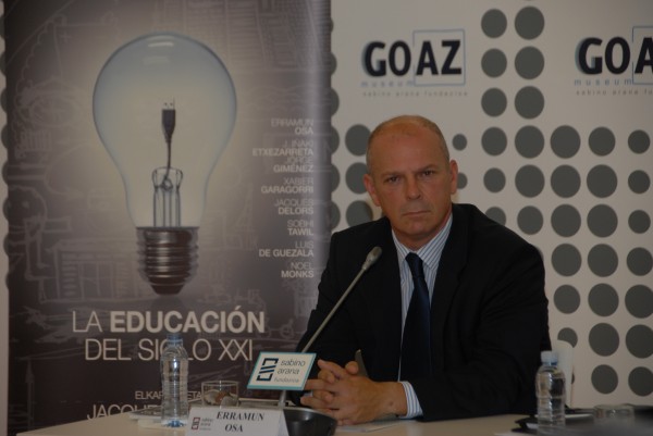 Iñigo Urkullu Hermes aldizkarien ale berrien aurkezpenean