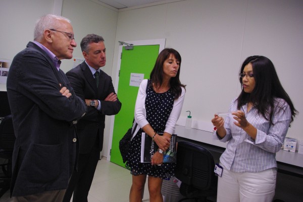 Iñigo Urkullu visita el CIC bioGUNE en Derio