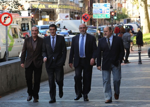 Alderdien delegazioekin bilerak