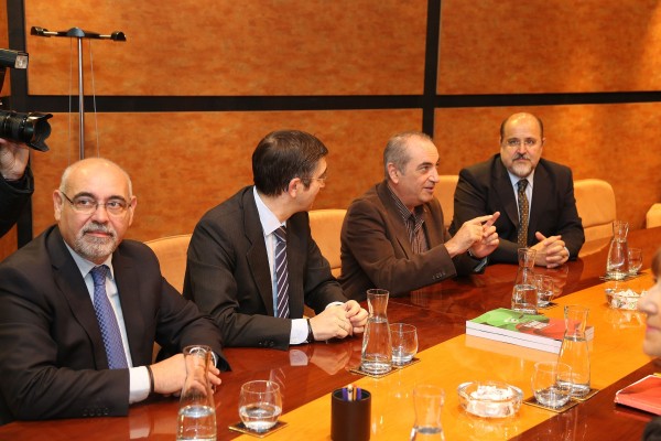 Alderdien delegazioekin bilerak