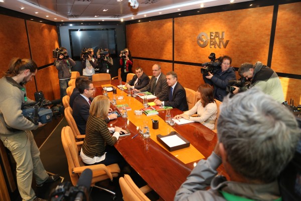 Encuentro con partidos políticos