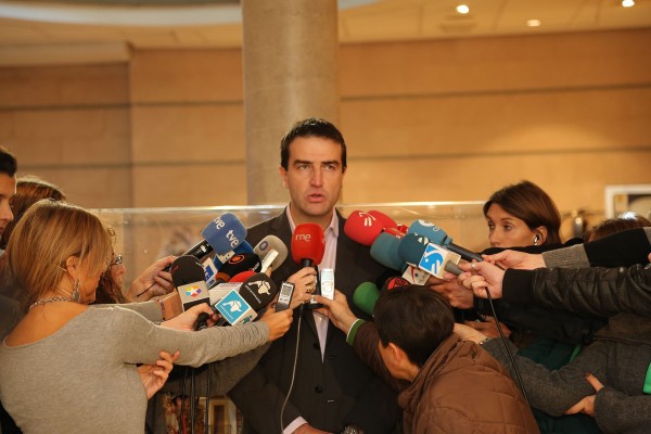 Alderdien delegazioekin bilerak