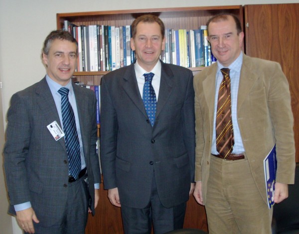  El presidente del EBB, Iñigo Urkullu; el presidente de ALDE, Graham Watson; y el eurodiputado de EA