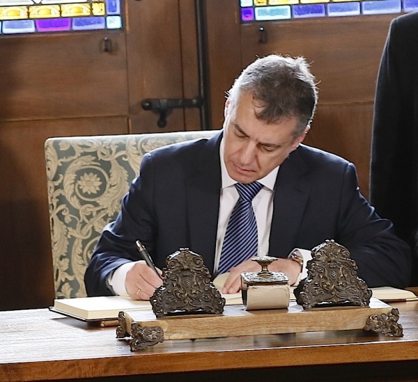 Urkullu Lehendakari - Gernika