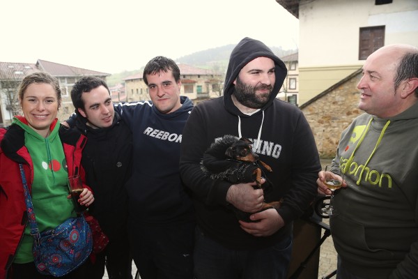 Andoni Ortuzar en Larrabetzu en la víspera de Aberri Eguna