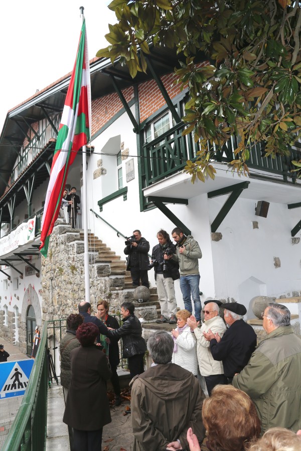 Andoni Ortuzar e Itxaso Atutxa en el 35 aniversario batzoki de Lekeitio