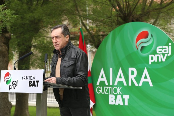 Andoni Ortuzar y Xabier Agirre en la reapertura del Batzoki de Respaldiza