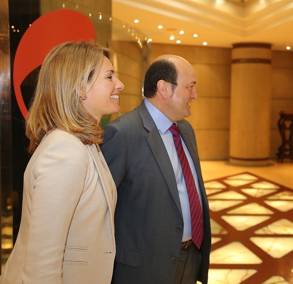 Encuentro entre Andoni Ortuzar y Arantza Quiroga en Sabin Etxea