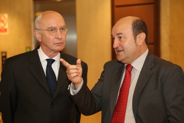 Andoni Ortuzar Jan De Bock  eta Sylvie Lagneaux , Belgikako Enbaxadore eta Kontsularekin  