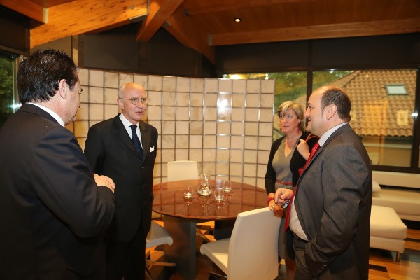 Andoni Ortuzar Jan De Bock  eta Sylvie Lagneaux , Belgikako Enbaxadore eta Kontsularekin  