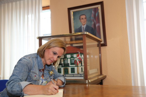 Itxaso Atutxa en el 35 Aniversario del Batzoki de Erandio Goikoa