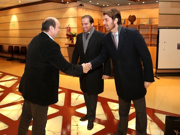 Andoni Ortuzar recibe a una delegación del Gobierno Regional del Kurdistan - Irak