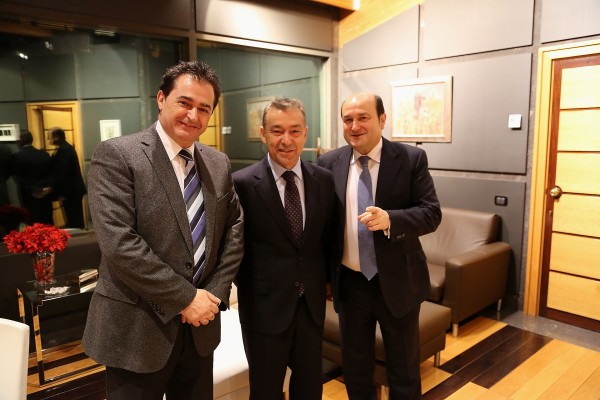 Andoni Ortuzar Kanariaseko presidentearekin, Paulino Rivero