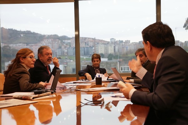 Arantxa Tapìa, Aitor Esteban y Pedro Azpiazu sobre la reforma energética