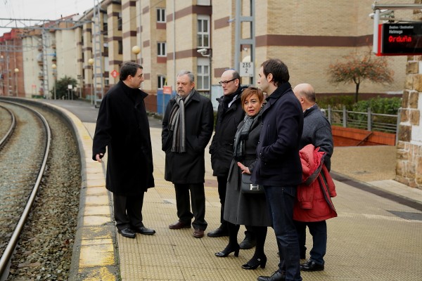 Euzko Abertzaleak taldeko diputatuak Ekaitz Mentxaka, Ugao Miraballeseko Alkatearekin