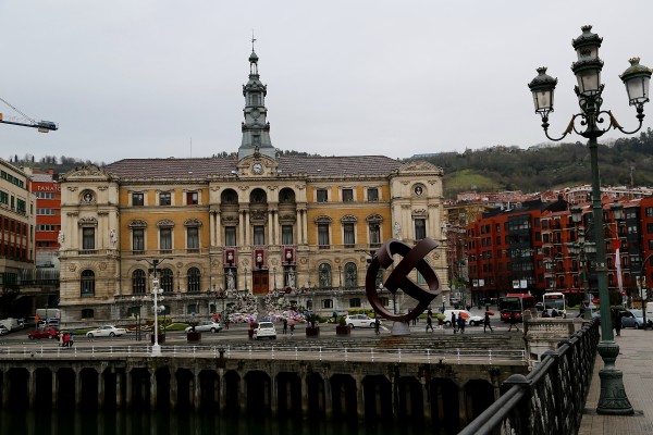 Milaka bilbotarrek agur esan diote Iñaki Azkuna 'munduko alkaterik onenari'