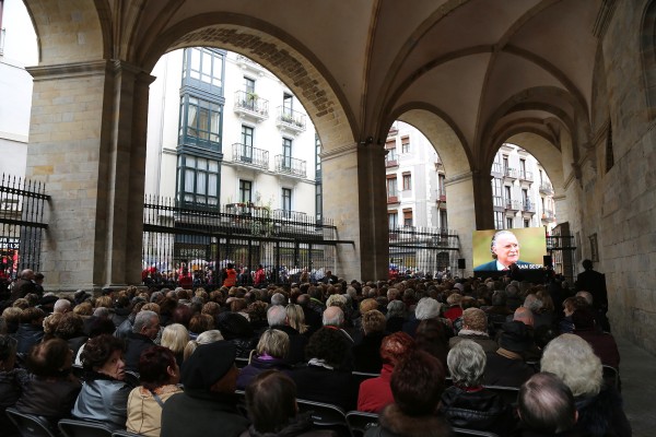 Miles de bilbaínos dan su último 'agur' a Iñaki Azkuna, el 'mejor alcalde del mundo'