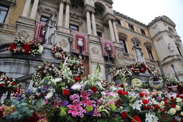 Miles de bilbaínos dan su último 'agur' a Iñaki Azkuna, el 'mejor alcalde del mundo'