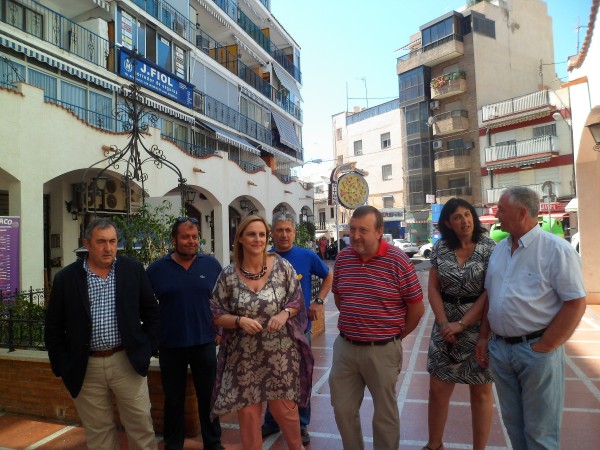 Itxaso Atutxa con la colonia vasca en Benidorm
