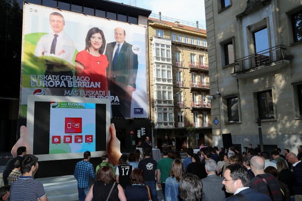 EAJ-PNV presenta un “folleto mágico” para la campaña de las Elecciones Europeas