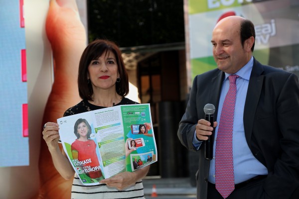 EAJ-PNV presenta un “folleto mágico” para la campaña de las Elecciones Europeas