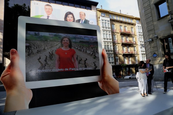EAJ-PNV presenta un “folleto mágico” para la campaña de las Elecciones Europeas