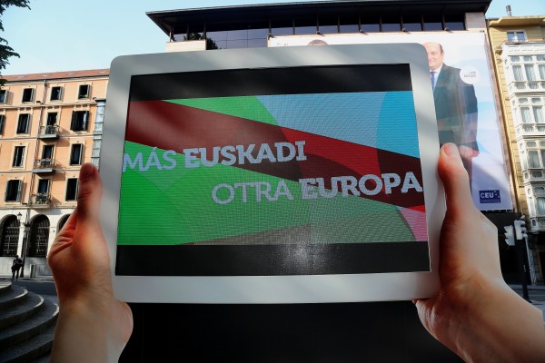 EAJ-PNV presenta un “folleto mágico” para la campaña de las Elecciones Europeas