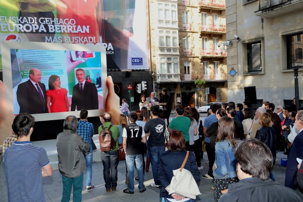 EAJ-PNV presenta un “folleto mágico” para la campaña de las Elecciones Europeas