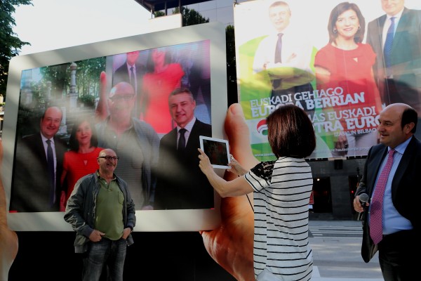 EAJ-PNV presenta un “folleto mágico” para la campaña de las Elecciones Europeas