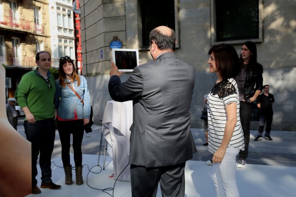 EAJ-PNV presenta un “folleto mágico” para la campaña de las Elecciones Europeas