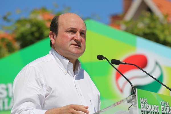 Izaskun Bilbaok “ Letra larriz idatzitako Demokrazia exijitzen du”