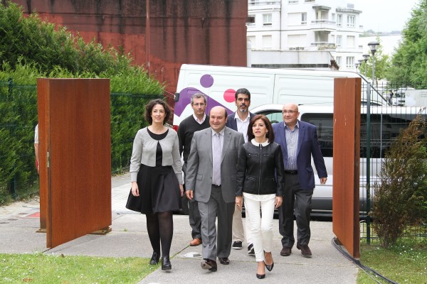 Andoni Ortuzar e Izaskun Bilbao por una defensa del Euskera en Europa