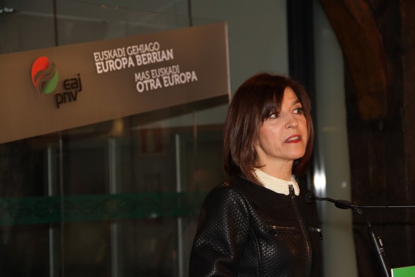 Andoni Ortuzar e Izaskun Bilbao por una defensa del Euskera en Europa