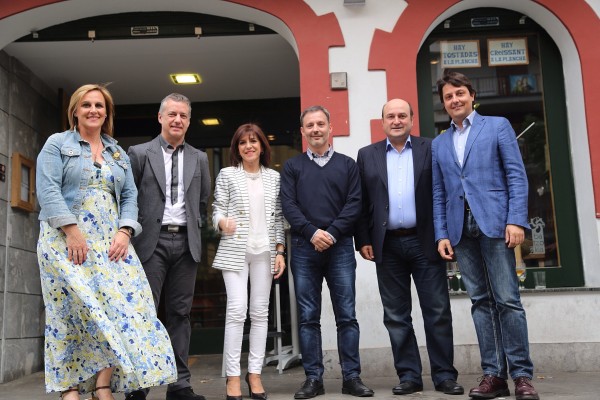 Izaskun Bilbao, Iñigo Urkullu, Andoni Ortuzar en el mitin de Barakaldo