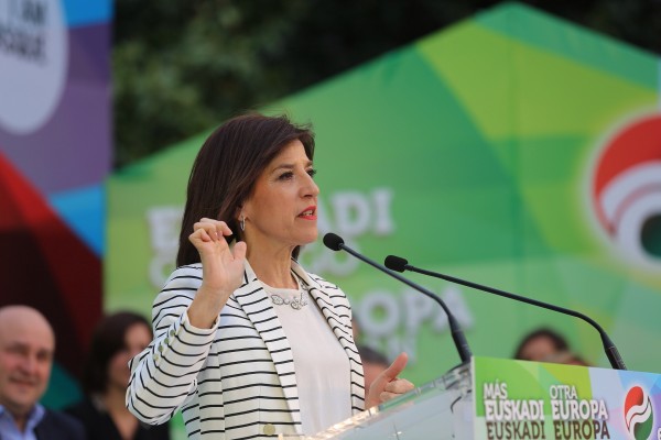 Izaskun Bilbao, Iñigo Urkullu, Andoni Ortuzar en el mitin de Barakaldo