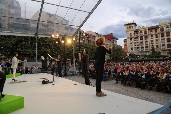 Izaskun Bilbao, Iñigo Urkullu, Andoni Ortuzar en el mitin de Barakaldo