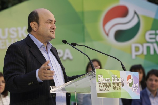 Izaskun Bilbao, Iñigo Urkullu, Andoni Ortuzar en el mitin de Barakaldo