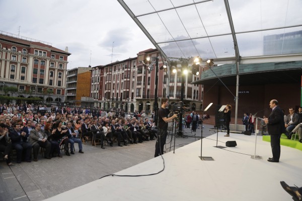 Izaskun Bilbao, Iñigo Urkullu, Andoni Ortuzar en el mitin de Barakaldo