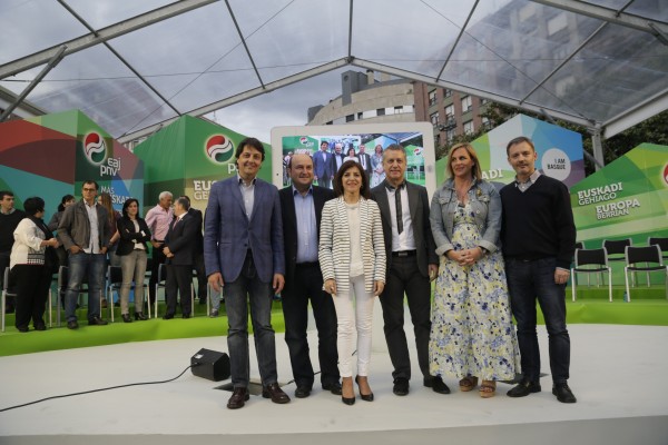 Izaskun Bilbao, Iñigo Urkullu, Andoni Ortuzar en el mitin de Barakaldo