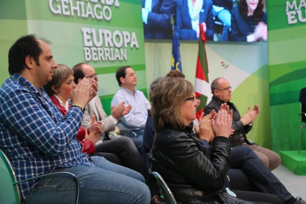 Izaskun Bilbao, Iñigo Urkullu, Andoni Ortuzar en el mitin de Eibar
