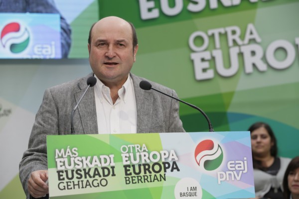 Izaskun Bilbao, Iñigo Urkullu, Andoni Ortuzar Eibarko ekitaldian