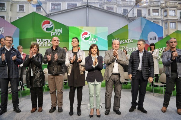 Izaskun Bilbao, Iñigo Urkullu, Andoni Ortuzar Eibarko ekitaldian