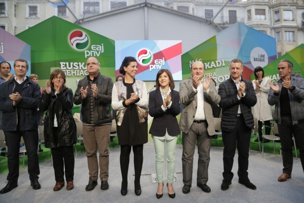 Izaskun Bilbao, Iñigo Urkullu, Andoni Ortuzar en el mitin de Eibar
