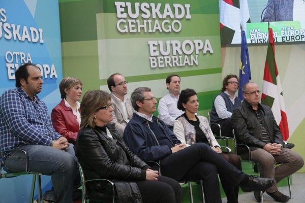 Izaskun Bilbao, Iñigo Urkullu, Andoni Ortuzar en el mitin de Eibar