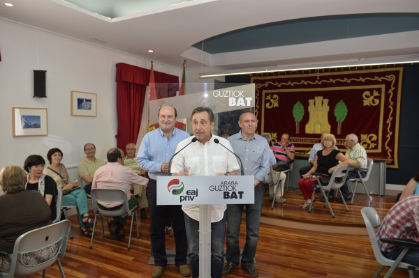 Andoni Ortuzar, Ramiro González eta Xabier Agirre Arabar Mendialdean