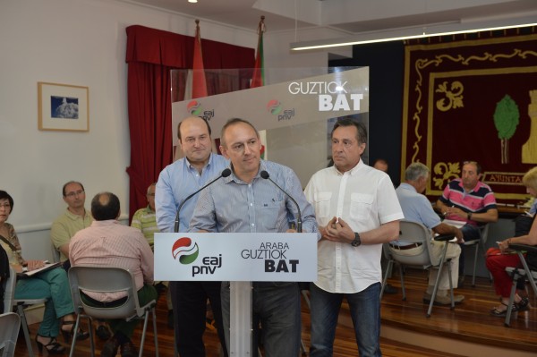 Andoni Ortuzar, Ramiro González eta Xabier Agirre Arabar Mendialdean