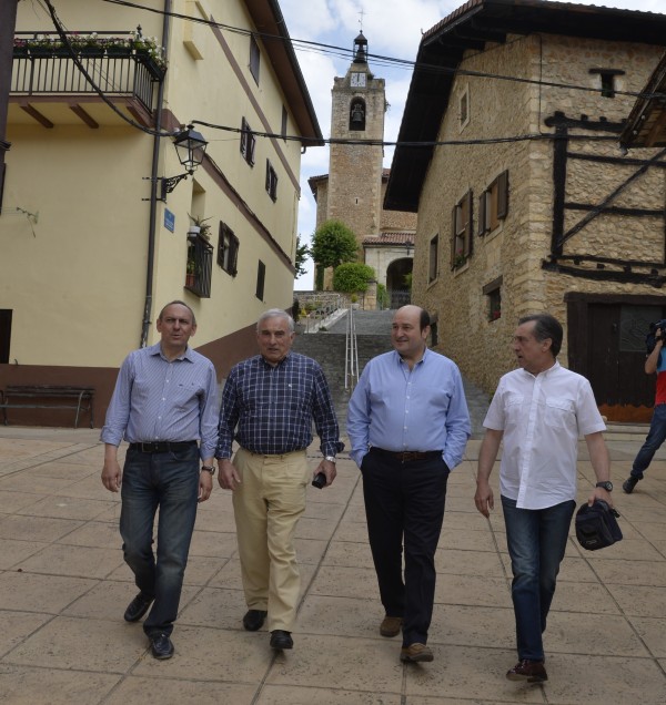 Andoni Ortuzar, Ramiro González eta Xabier Agirre Arabar Mendialdean