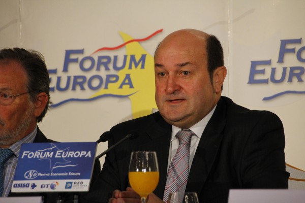 Andoni Ortuzar  Forum Europa tribunaren informazio gosarian