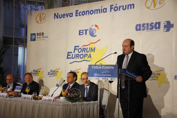 Andoni Ortuzar en un desayuno informativo de la tribuna Fórum Europa