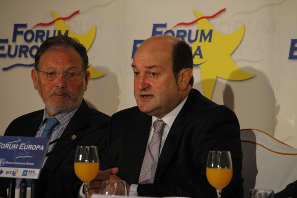 Andoni Ortuzar  Forum Europa tribunaren informazio gosarian